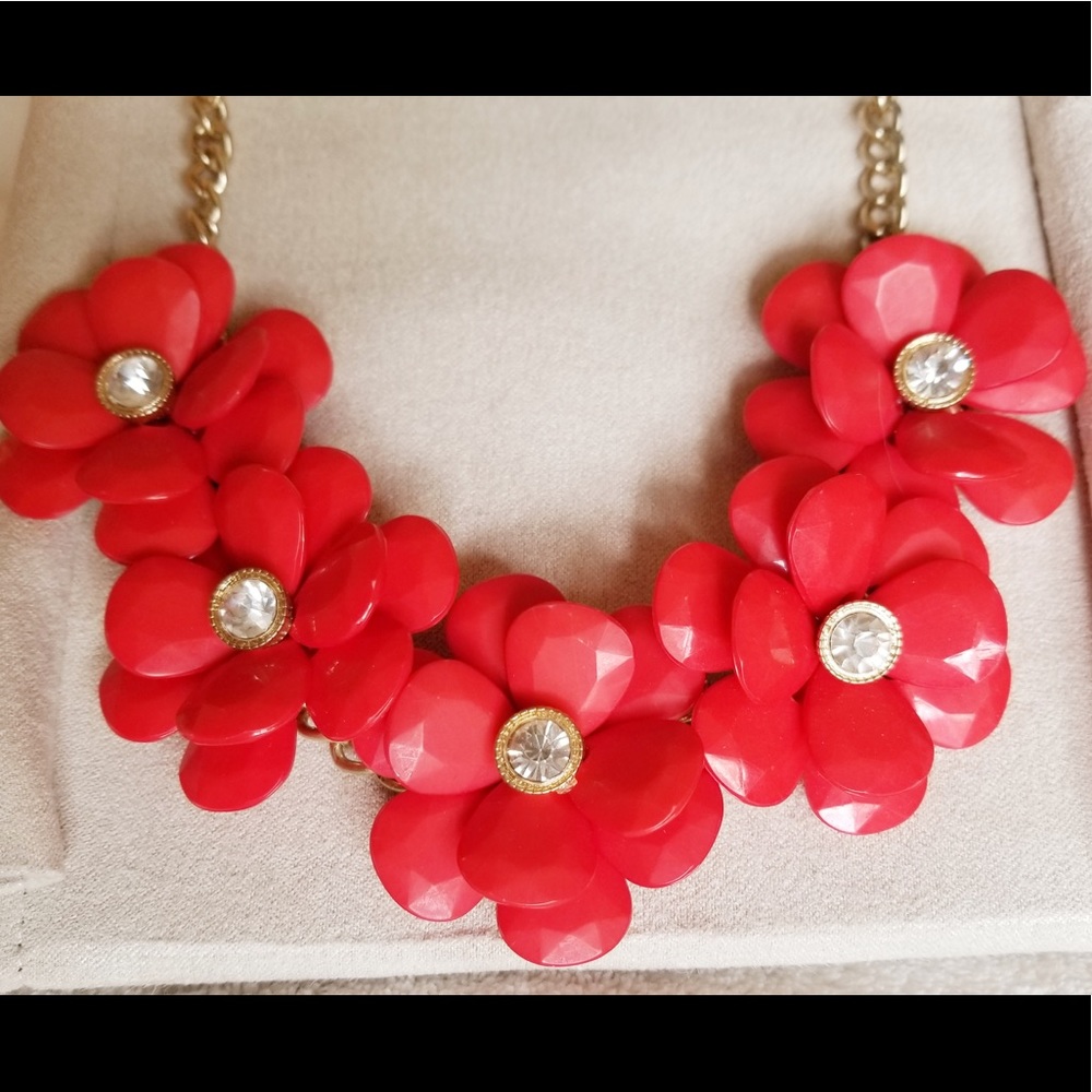 Coral-red floral statement gold necklace